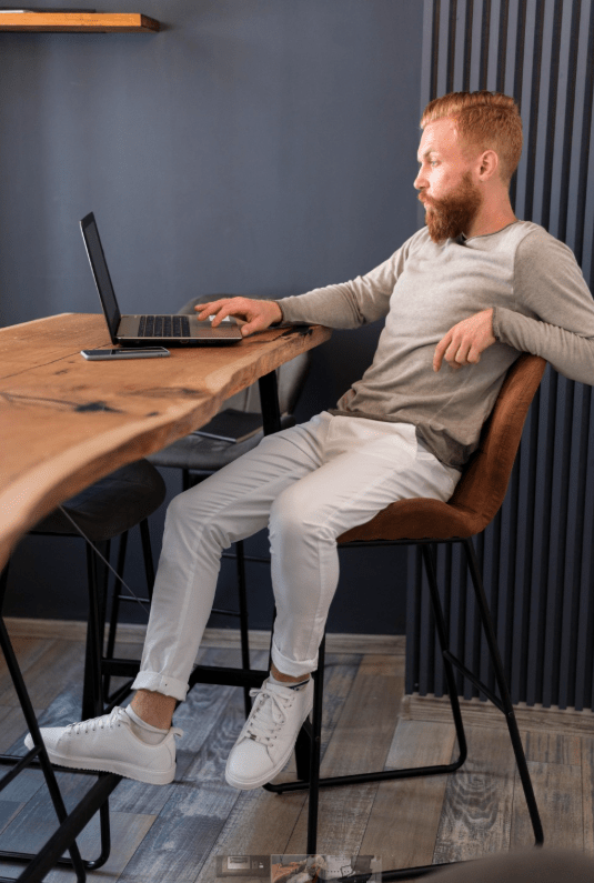 ¿Qué tipo de silla es mejor para pasar largas horas frente a la computadora?