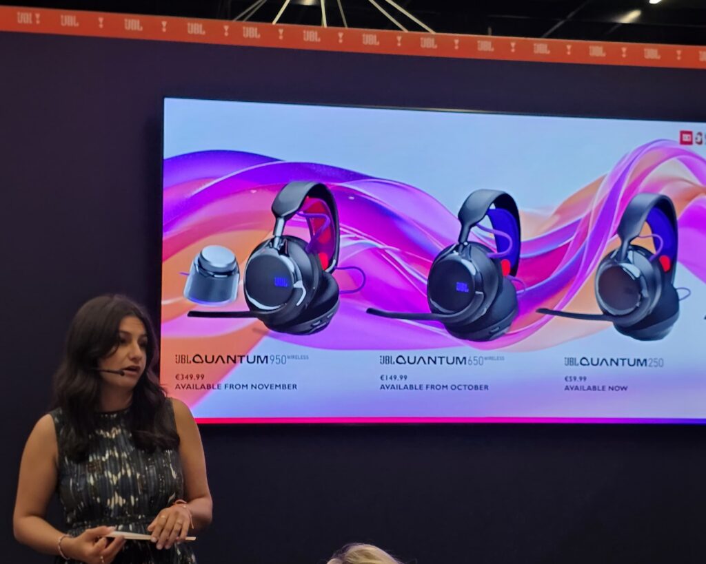 JBL Quantum Simona Bara