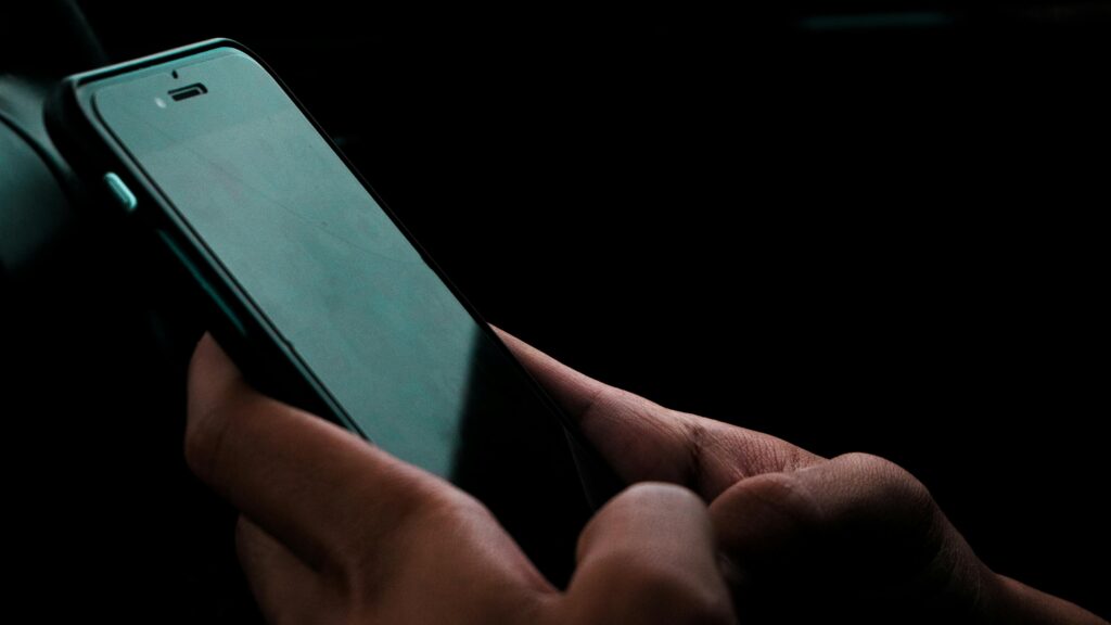 modo oscuro smartphone