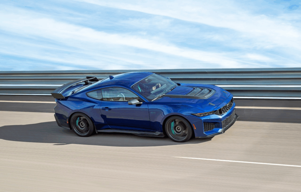 Mustang Dark Horse SC