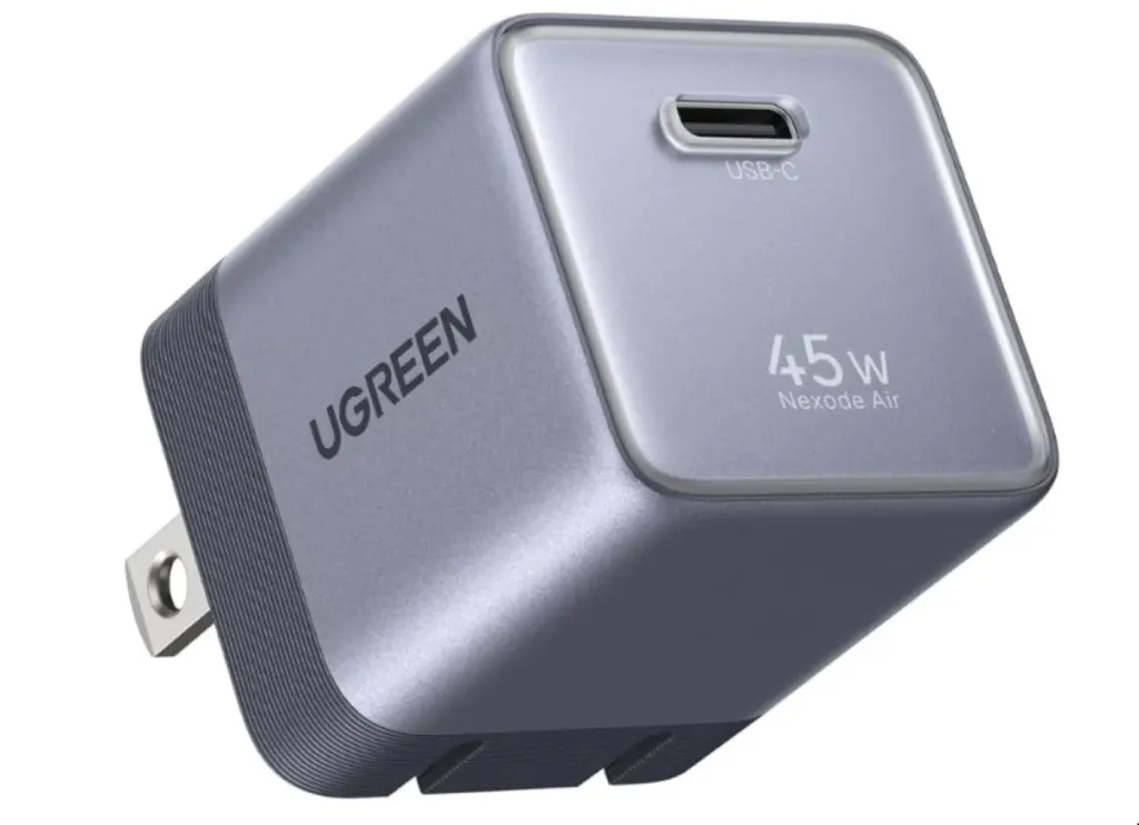Cargador rápido UGREEN Nexode Air 45W con puerto USB-C.