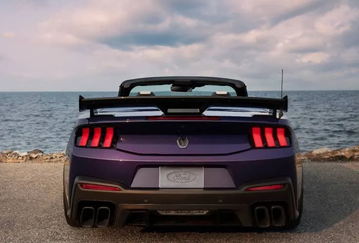 Mustang Dark Horse SC vista trasera